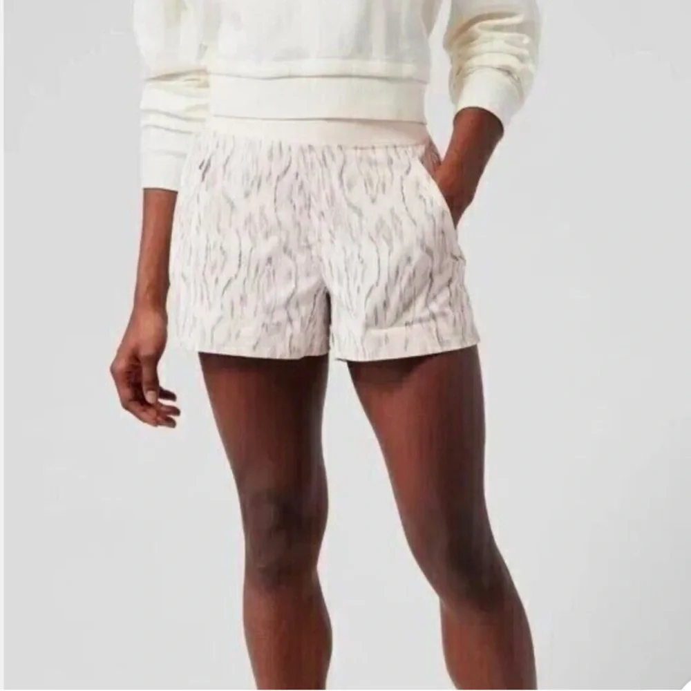 Athleta Trekkie North Shorts Women's size 8 - Picture 2 of 6